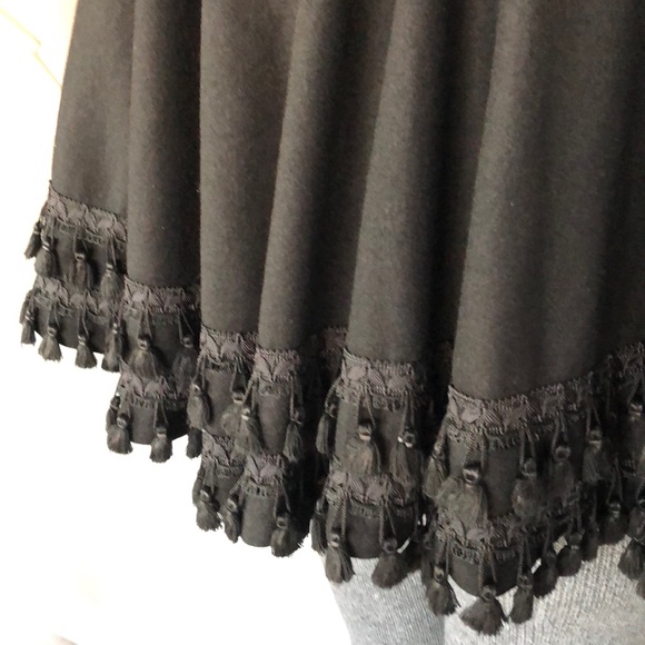 Vintage wool tassel cape - Picture 5 of 6